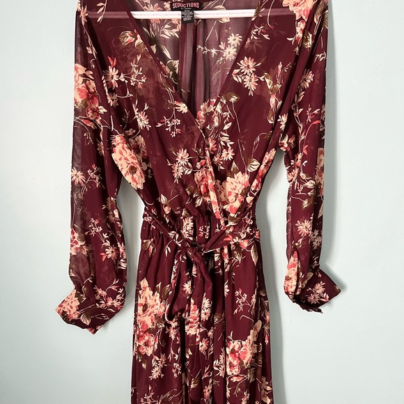 Long sleeved full length dress, perfect for weddings and events, worn twice - Picture 2 of 3